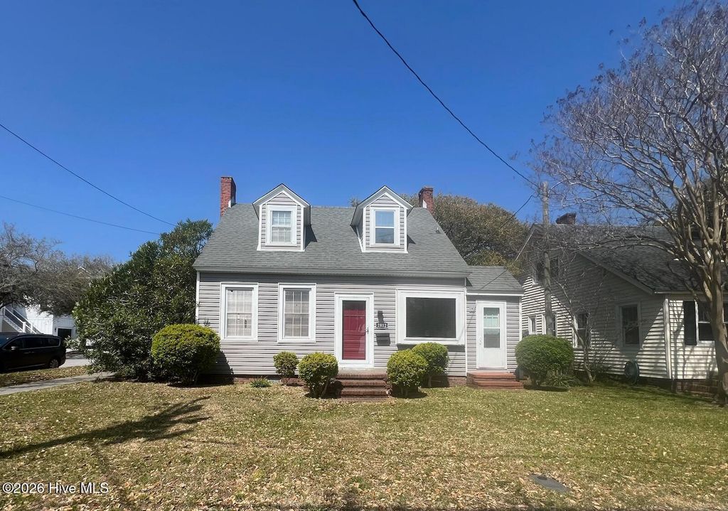 Photo of 2812 Evans Street, Morehead City, NC 28557 (MLS # 100564257)