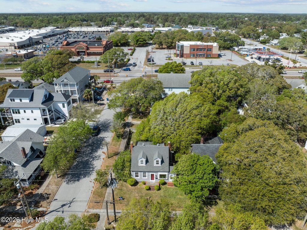 Photo of 2812 Evans Street, Morehead City, NC 28557 (MLS # 100564257)