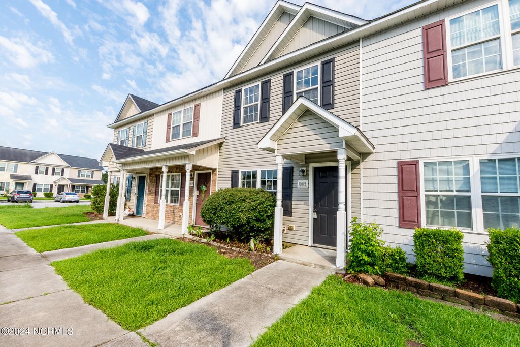 Photo of 1005 Ornate Drive, Jacksonville, NC 28546 (MLS # 100560057)