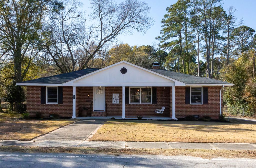Photo of 125 Lee Street, Thomson, GA 30824 (MLS # 549507)