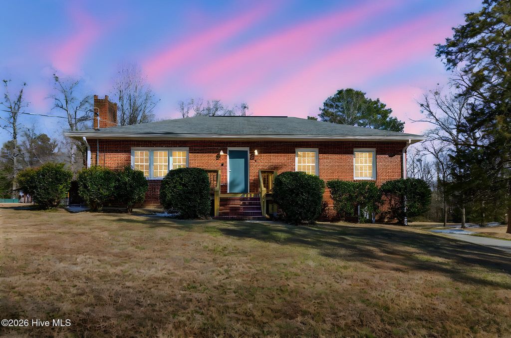 Photo of 95 Windsor Street, Goldston, NC 27252 (MLS # 100552054)