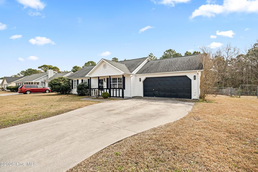 Photo of 142 Parnell Road, Hubert, NC 28539 (MLS # 100558142)