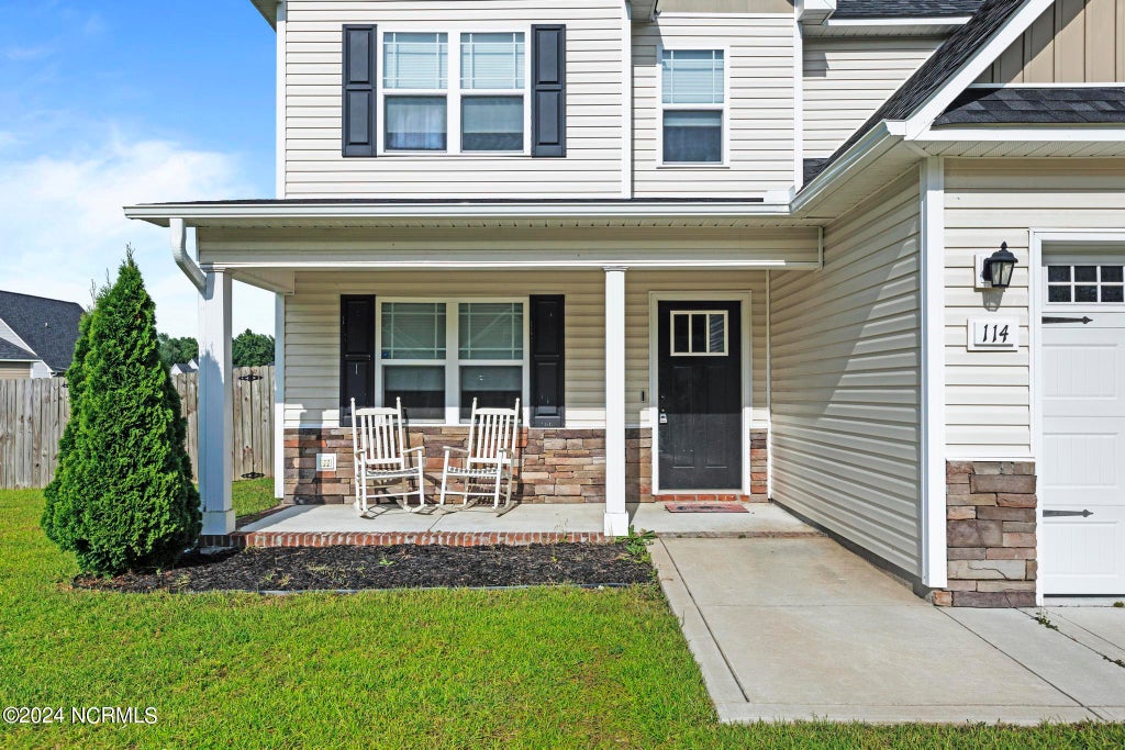 Photo of 114 Bridgeport Drive, Sneads Ferry, NC 28460 (MLS # 100578391)