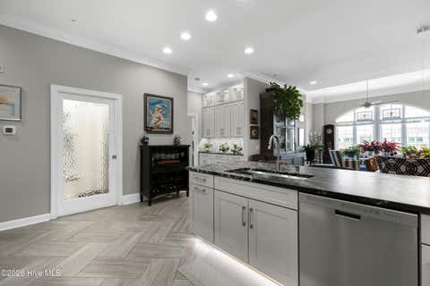Tiny photo for 124 Walnut Street #Apt 607, Wilmington, NC 28401 (MLS # 100598537)