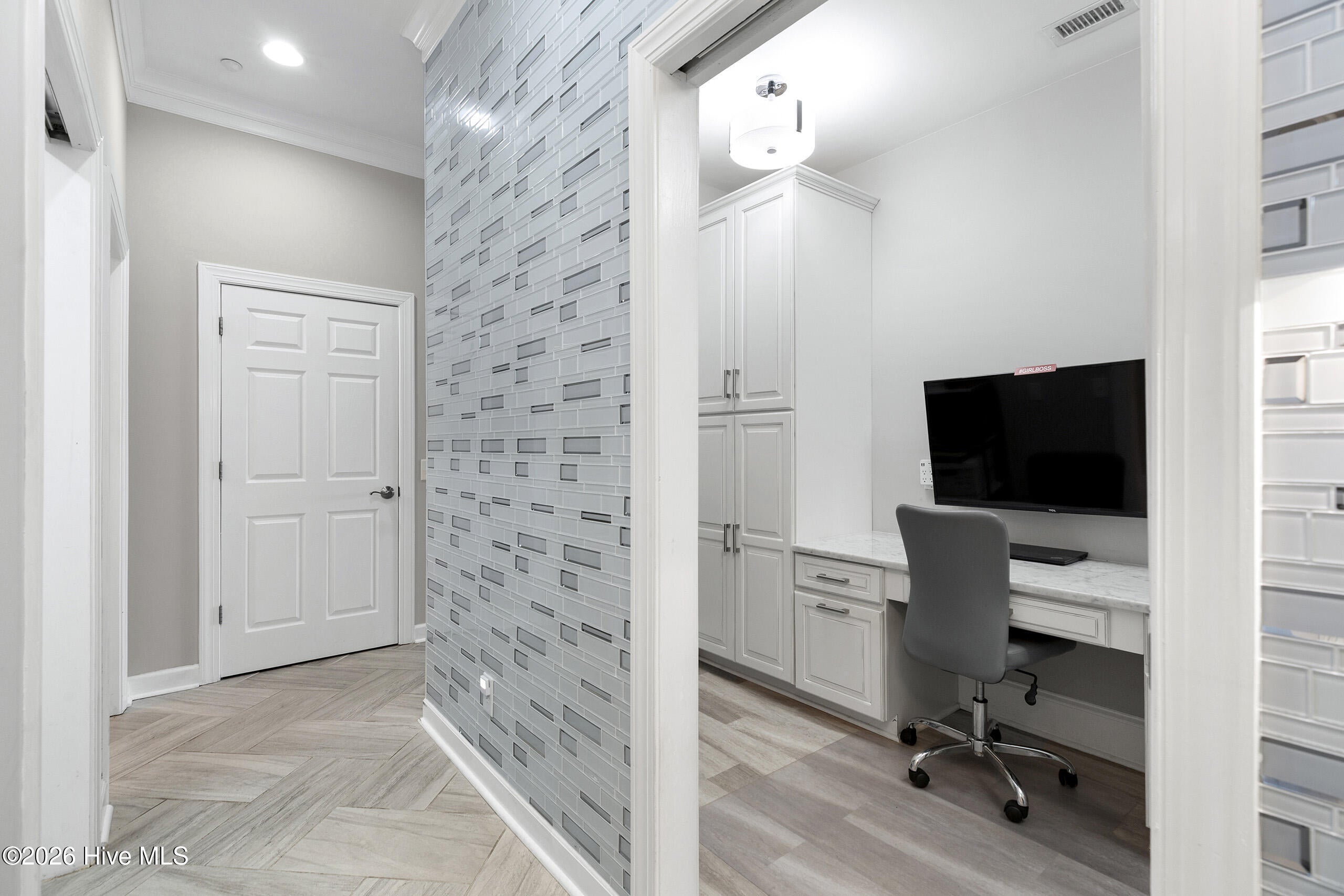 124 Walnut Street Apt 607