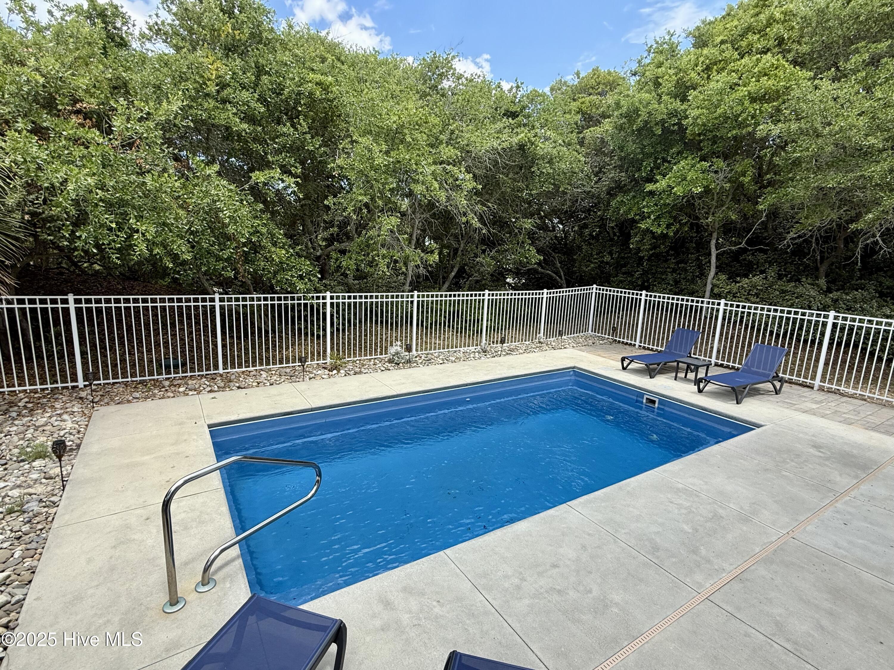 6 Bottlenose Boulevard