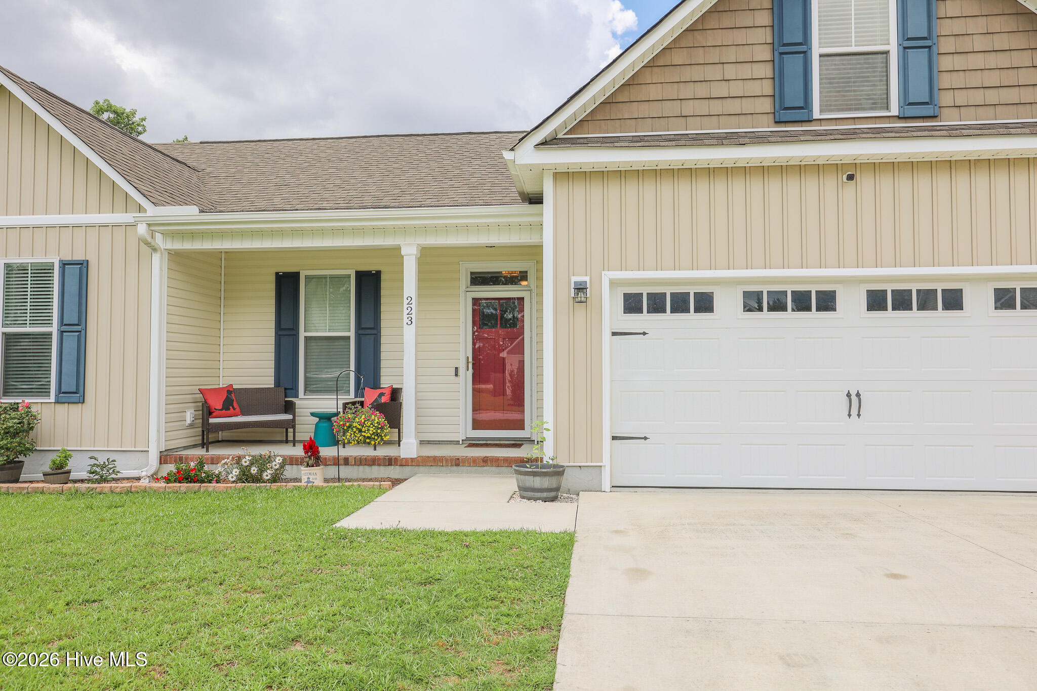 223 Holly Grove Court E