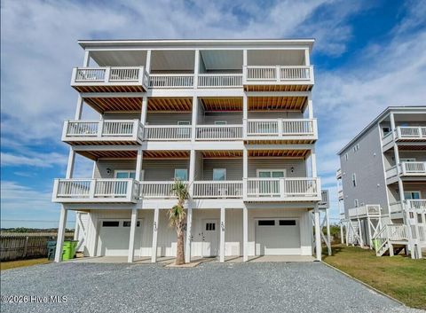 Townhouse For Sale - 208 Goldsboro Drive<br/> Onslow County, North Topsail Beach, NC 28460