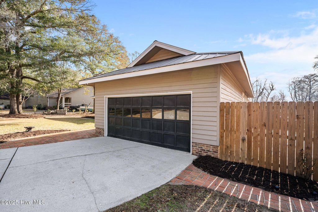 Photo of 165 Gooseneck Road W, Rocky Point, NC 28457 (MLS # 100536455)