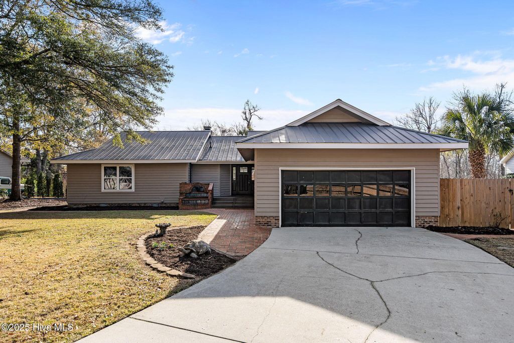 Photo of 165 Gooseneck Road W, Rocky Point, NC 28457 (MLS # 100536455)