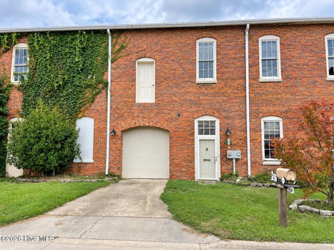 Townhouse For Sale - 904 W 3rd Street<br/> Beaufort County, Washington, NC 27889