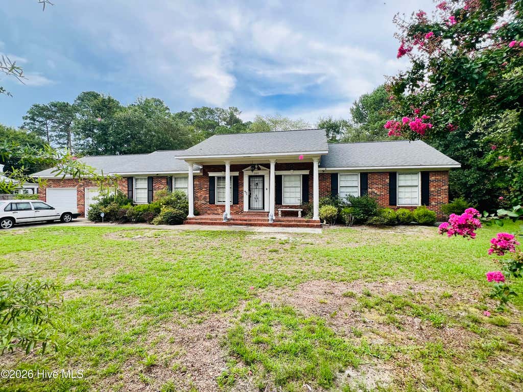 Photo of 105 Country Club Circle, Clinton, NC 28328 (MLS # 100594857)