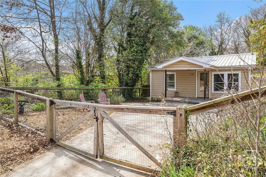 Photo of 1759 W Hancock Avenue, Athens, GA 30606 (MLS # CL351623)