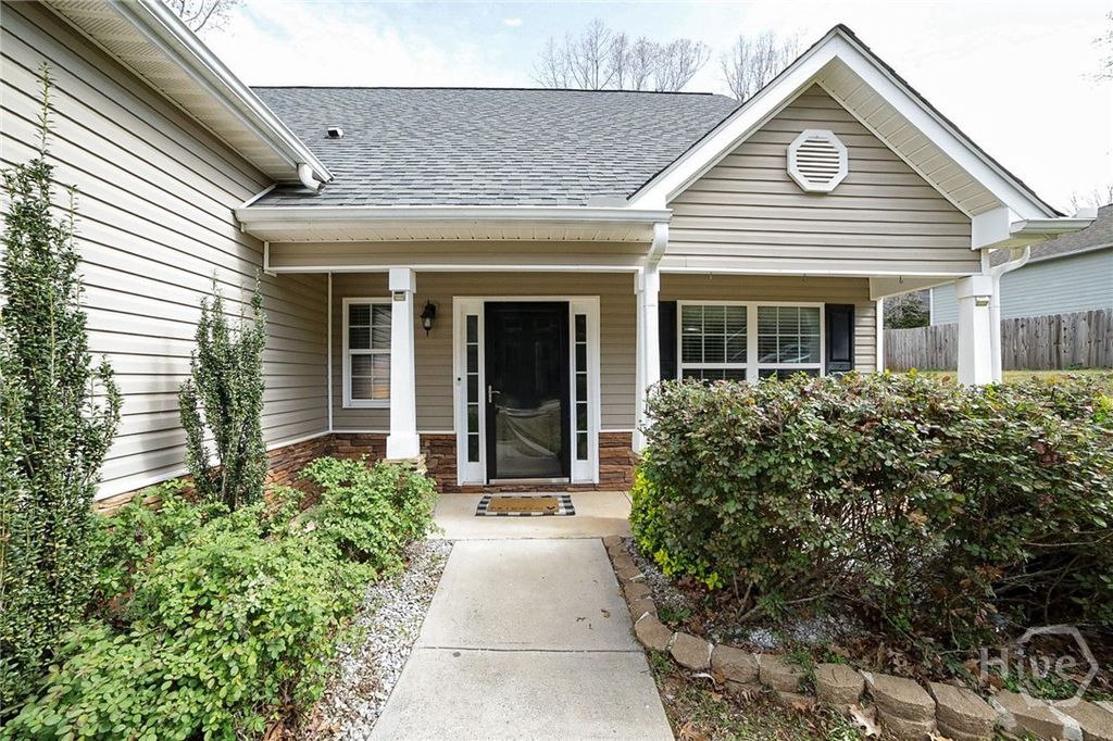 Photo of 560 Windsong Lake Drive, Commerce, GA 30529 (MLS # CL351875)