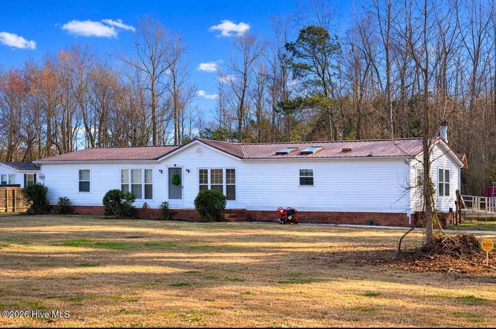 Photo of 275 Bayleaf Road, New Bern, NC 28560 (MLS # 100557759)