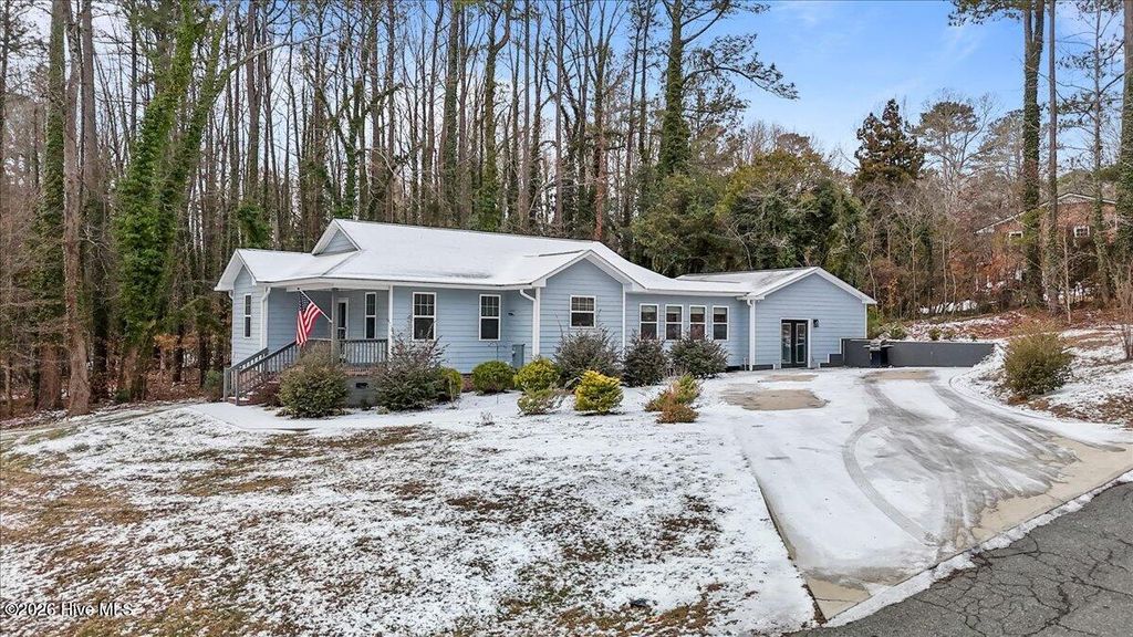 Photo of 707 Lakewood Drive, Siler City, NC 27344 (MLS # 100552433)