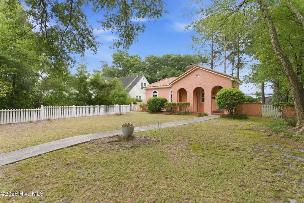 Photo of 1411 Hawthorne Road, Wilmington, NC 28403 (MLS # 100571332)