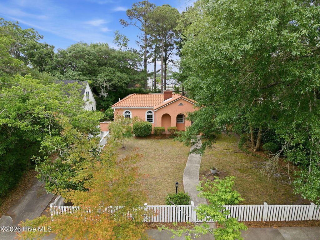 Photo of 1411 Hawthorne Road, Wilmington, NC 28403 (MLS # 100571332)