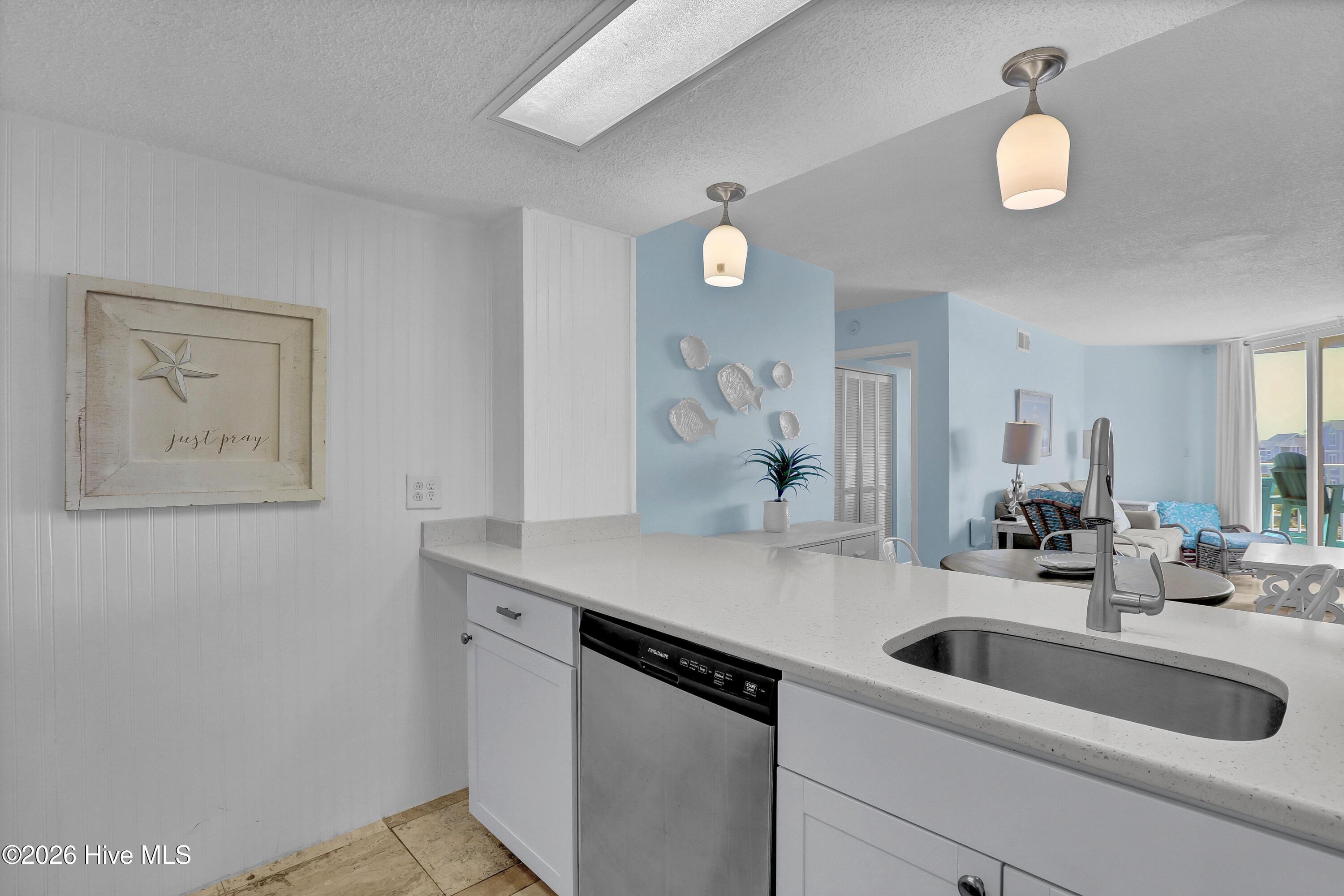 2000 New River Inlet Road 3213