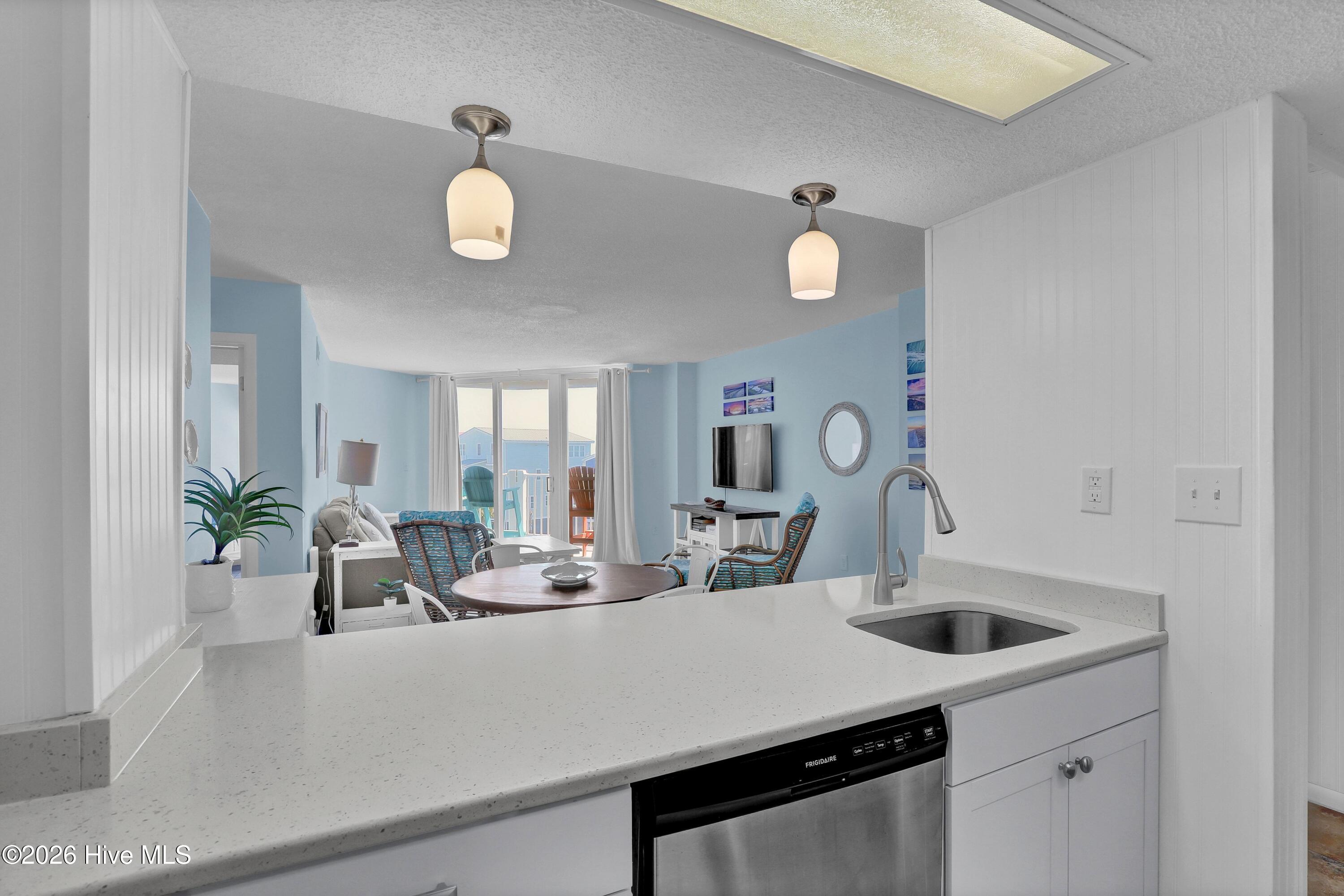 2000 New River Inlet Road 3213