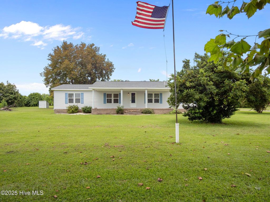 Photo of 2738 White Oak River Road, Maysville, NC 28555 (MLS # 100525910)