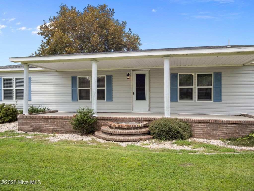 Photo of 2738 White Oak River Road, Maysville, NC 28555 (MLS # 100525910)