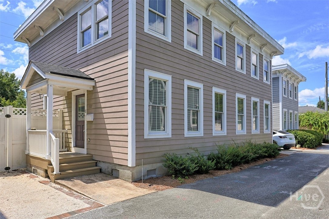 107 W 31st Lane