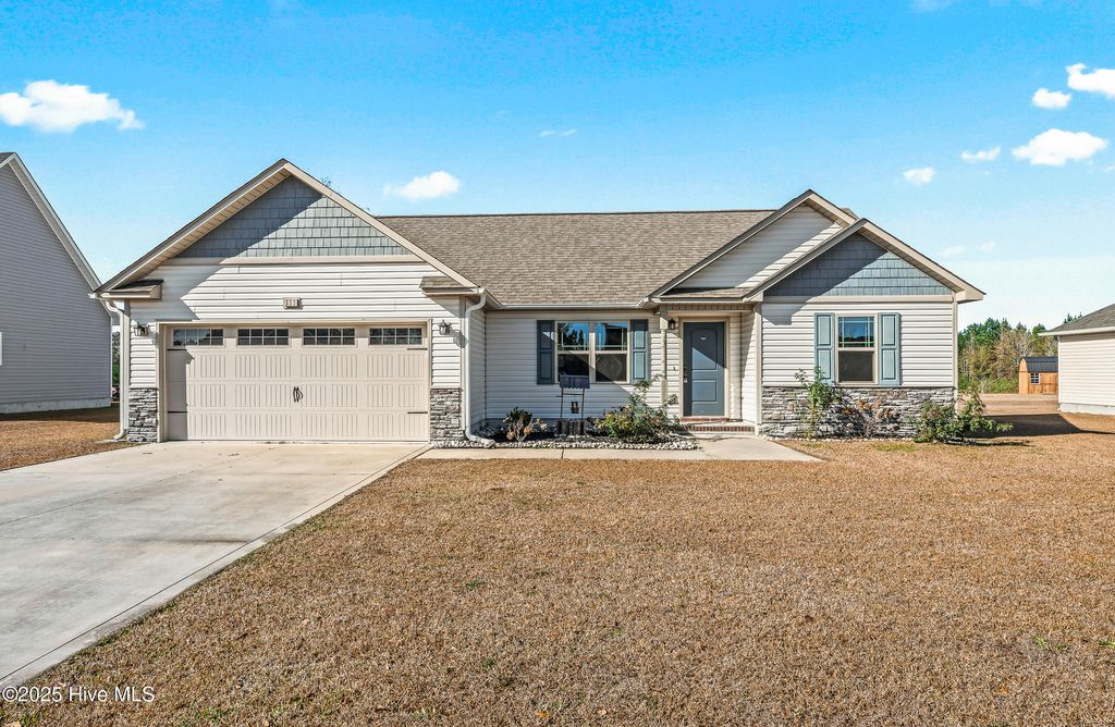 Photo of 111 Easton Drive, Richlands, NC 28574 (MLS # 100544958)