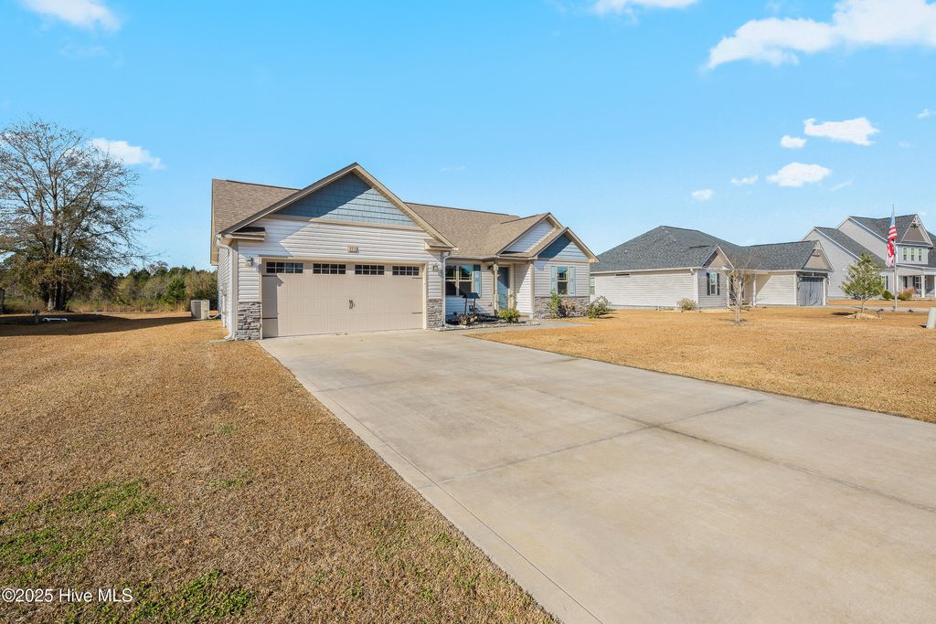 Photo of 111 Easton Drive, Richlands, NC 28574 (MLS # 100544958)