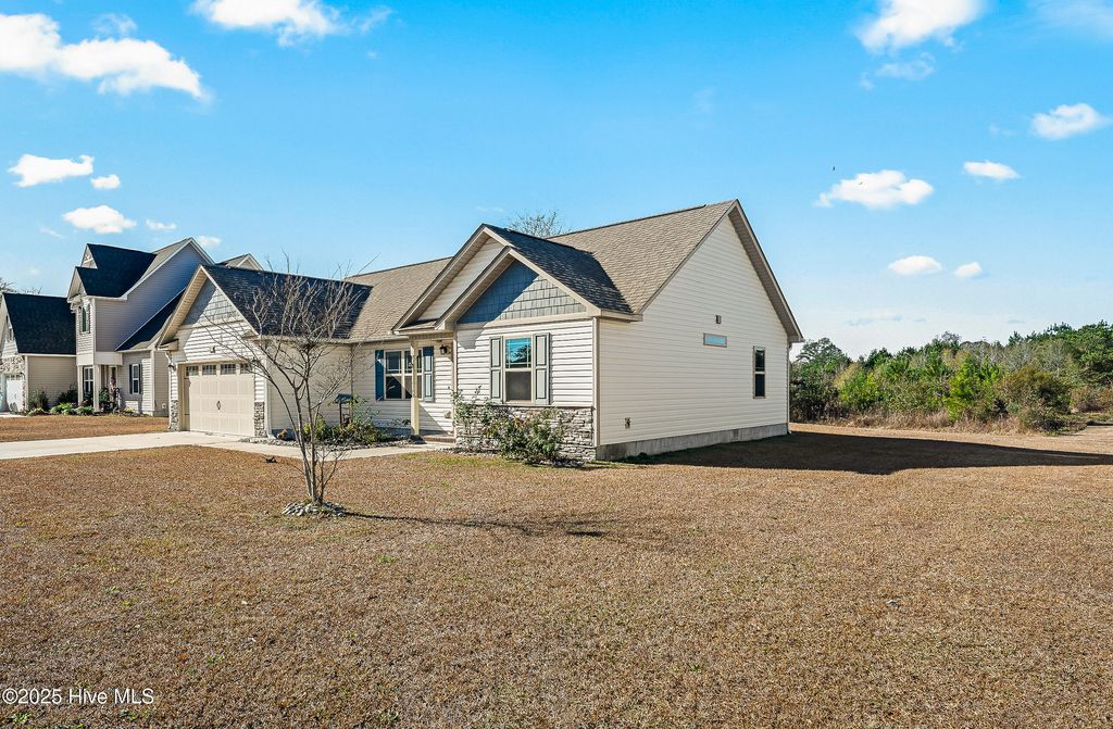 Photo of 111 Easton Drive, Richlands, NC 28574 (MLS # 100544958)