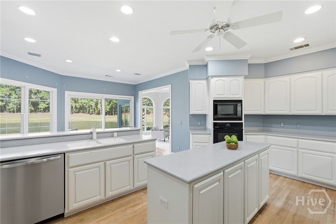 Savannah, Georgia 31411, United States, 3 Bedrooms Bedrooms, ,4 BathroomsBathrooms,Residential,Active,255423