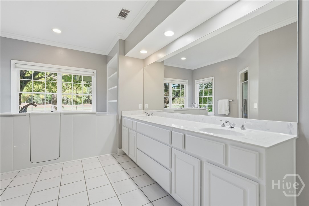 Savannah, Georgia 31411, United States, 3 Bedrooms Bedrooms, ,4 BathroomsBathrooms,Residential,Active,255423