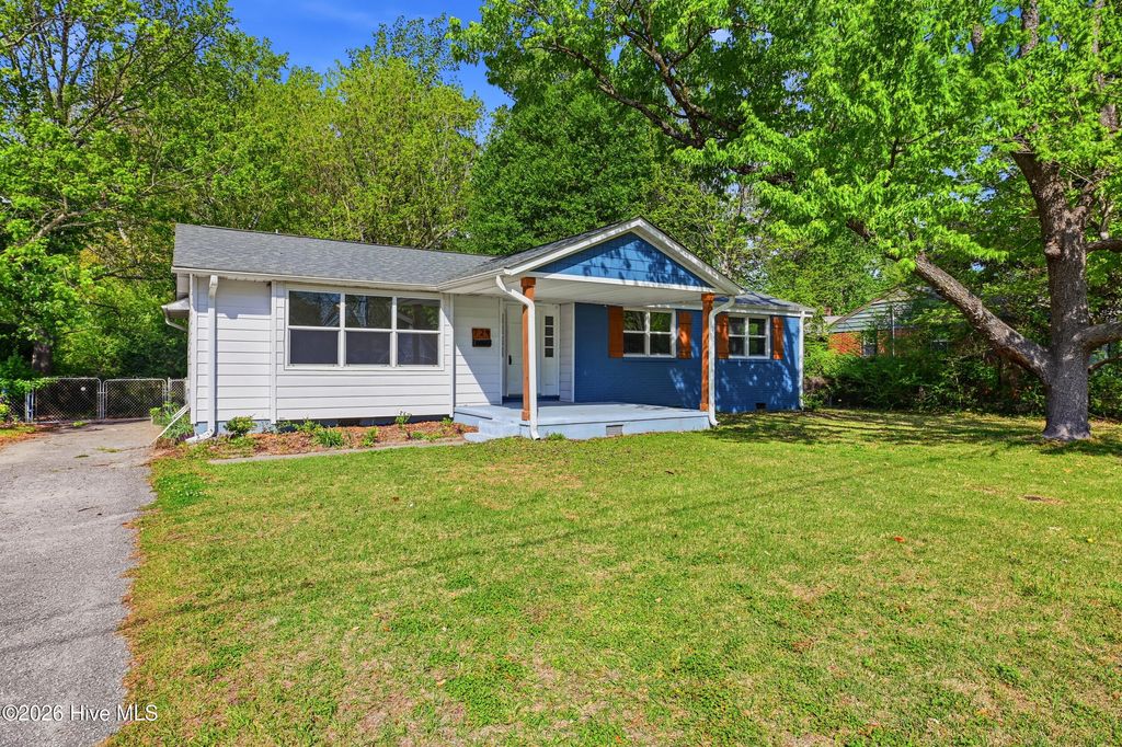 Photo of 721 Vernon Drive, Jacksonville, NC 28540 (MLS # 100566125)