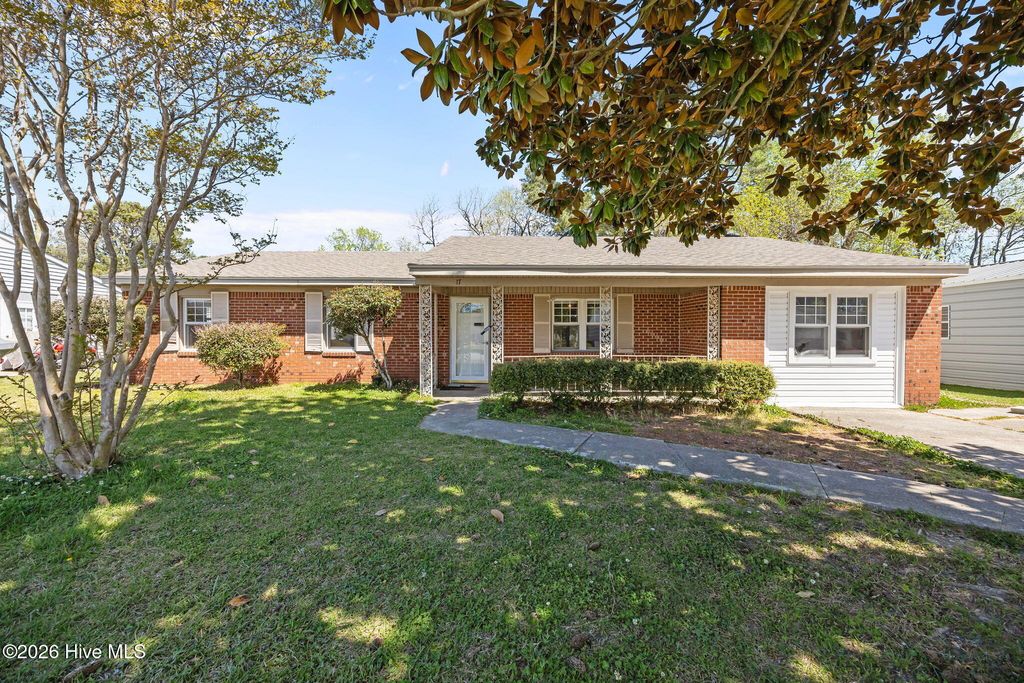 Photo of 17 Walnut Drive, Jacksonville, NC 28546 (MLS # 100564888)