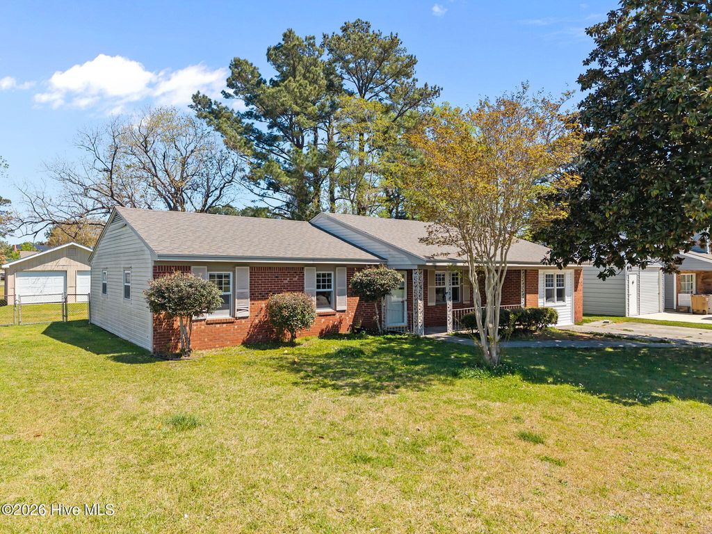 Photo of 17 Walnut Drive, Jacksonville, NC 28546 (MLS # 100564888)