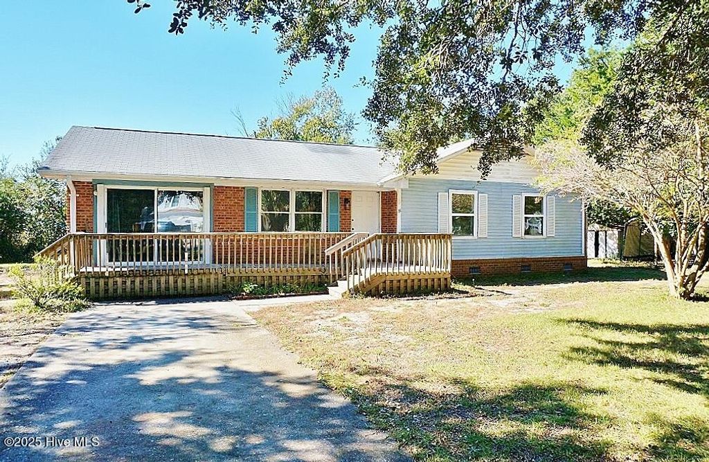 Photo of 396 Hickory Point Road, Hampstead, NC 28443 (MLS # 100537045)