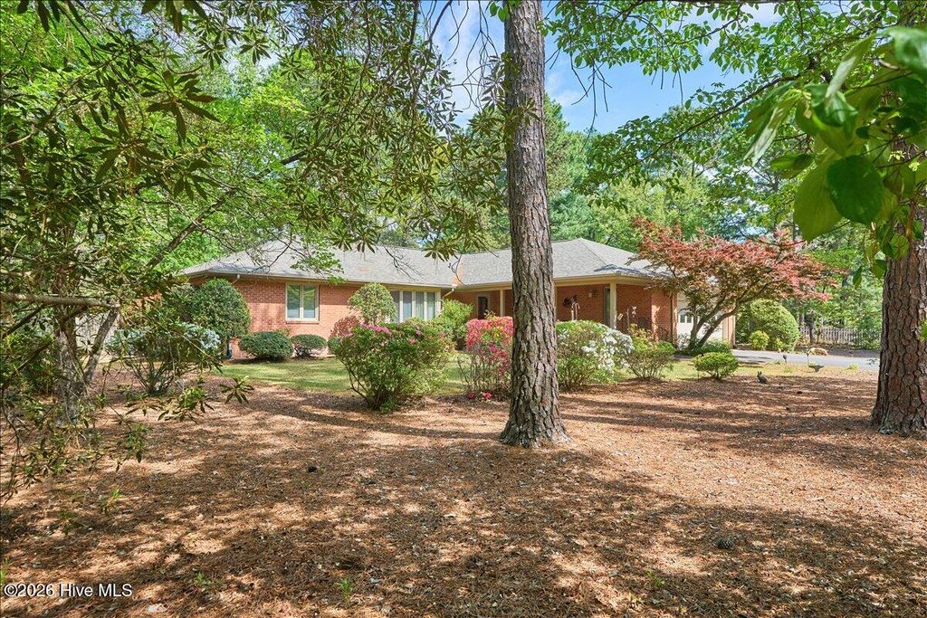 Photo of 32 Bogie Drive, Whispering Pines, NC 28327 (MLS # 100552517)