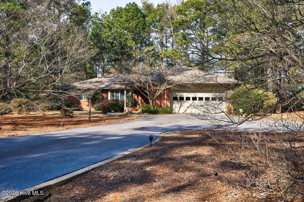 Photo of 32 Bogie Drive, Whispering Pines, NC 28327 (MLS # 100552517)