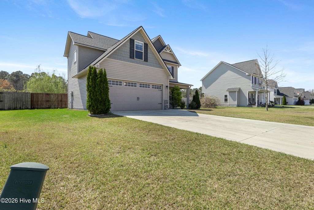 Photo of 218 Breakwater Drive, Sneads Ferry, NC 28460 (MLS # 100563533)