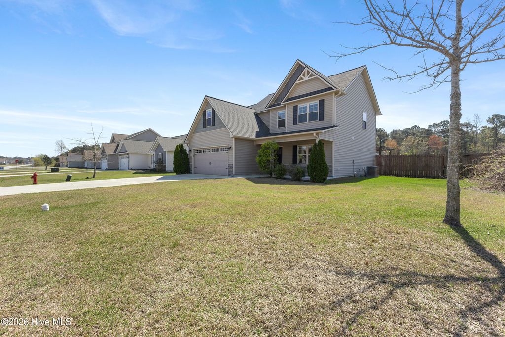 Photo of 218 Breakwater Drive, Sneads Ferry, NC 28460 (MLS # 100563533)