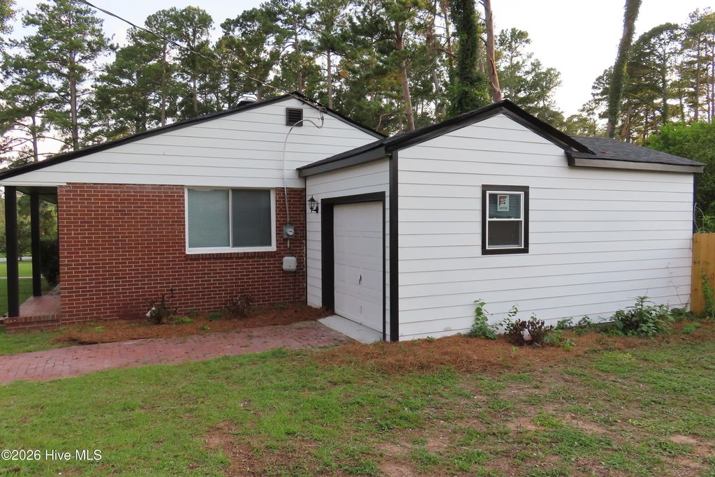 Photo of 237 E Vineland Road, Augusta, GA 30904 (MLS # 100585545)