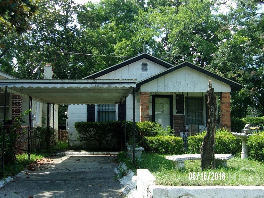 Photo of 13 Burke Avenue, Savannah, GA 31408 (MLS # SA353855)