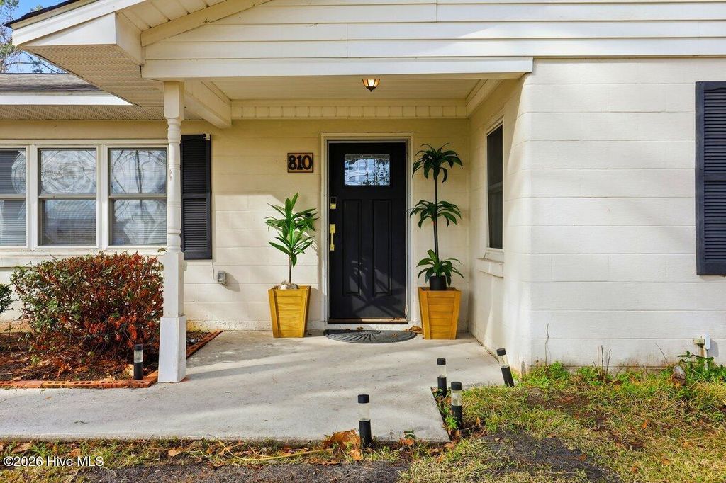 Photo of 810 Williams Road, New Bern, NC 28562 (MLS # 100551055)