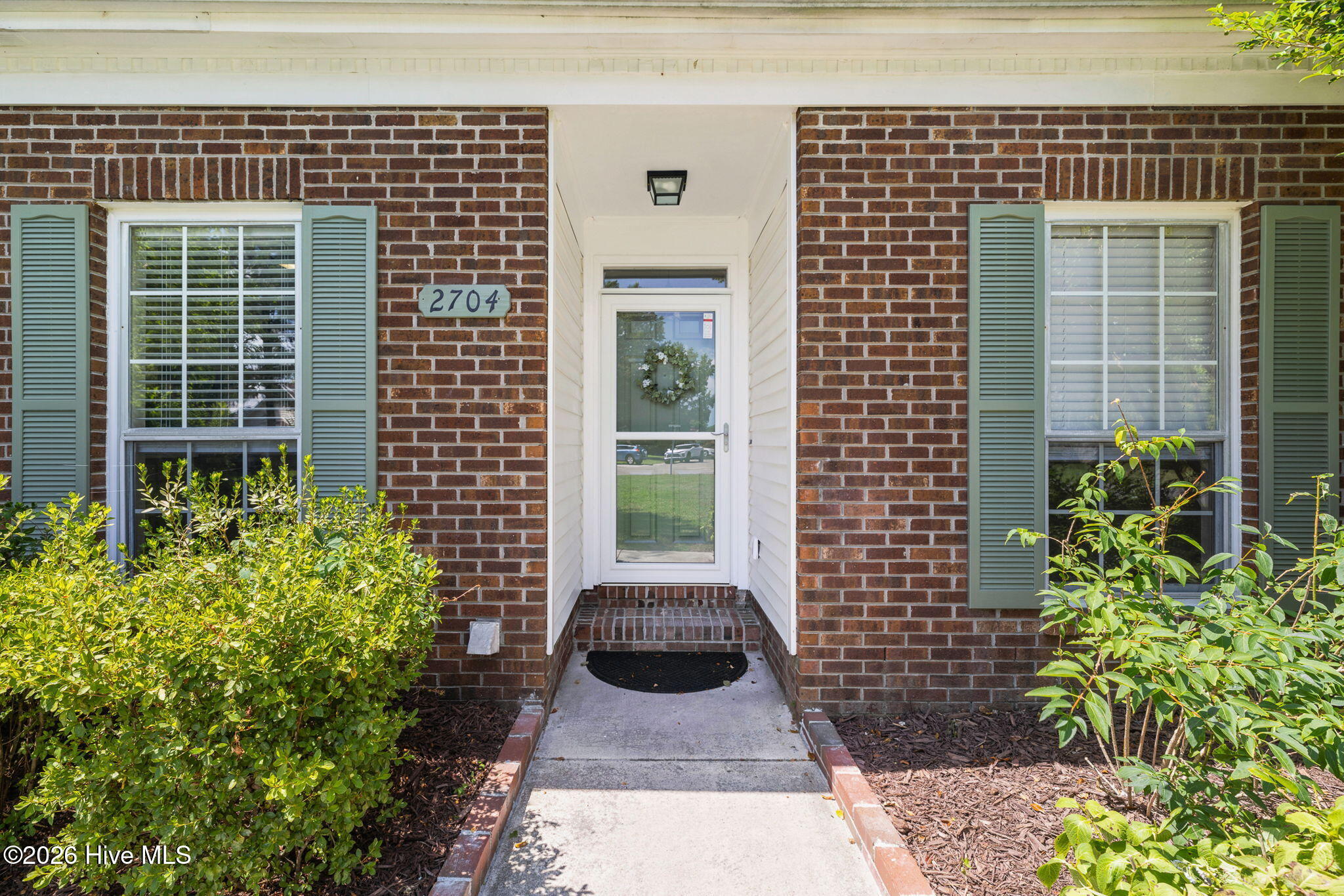 2704 Manor Court