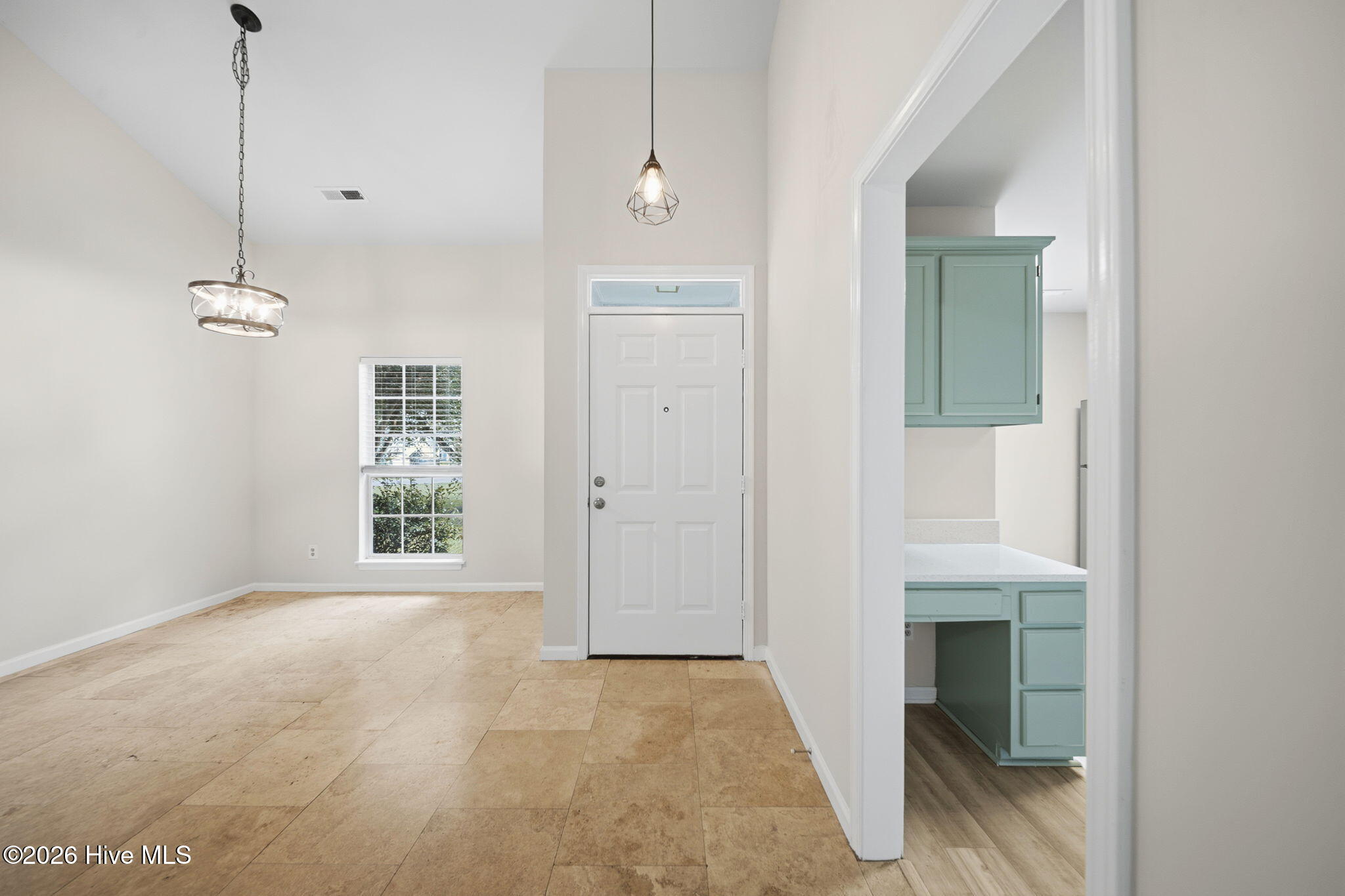 2704 Manor Court