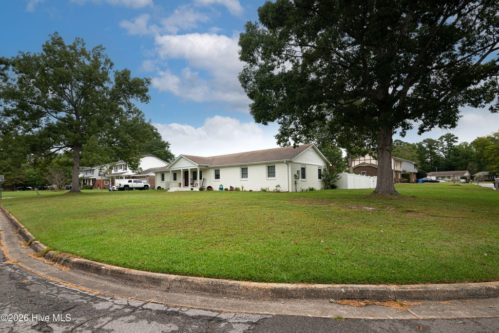 Photo of 301 King Richard Court, Jacksonville, NC 28546 (MLS # 100607304)