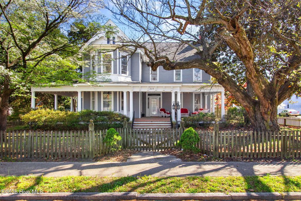 Photo of 315 W Church Street, Elizabeth City, NC 27909 (MLS # 100565187)