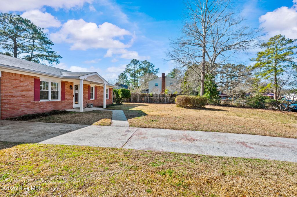 Photo of 206 Kerry Court, Jacksonville, NC 28546 (MLS # 100550340)