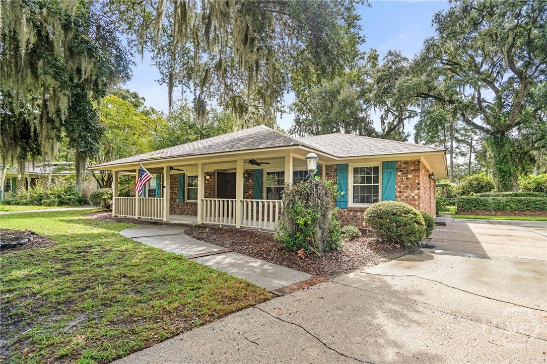 2421 Dolphin Drive