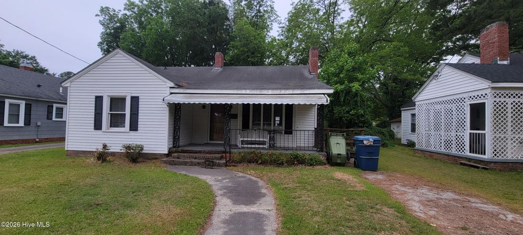 Photo of 329 E 11th Street, Washington, NC 27889 (MLS # 100582339)